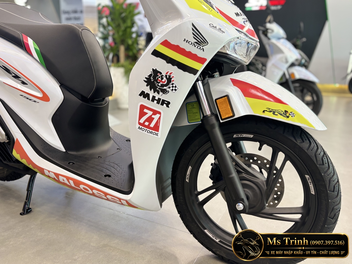 Honda SH150 Ý Malossi 2026 tại Quảng Trị - Tem custom thể thao, dáng SH thanh lịch