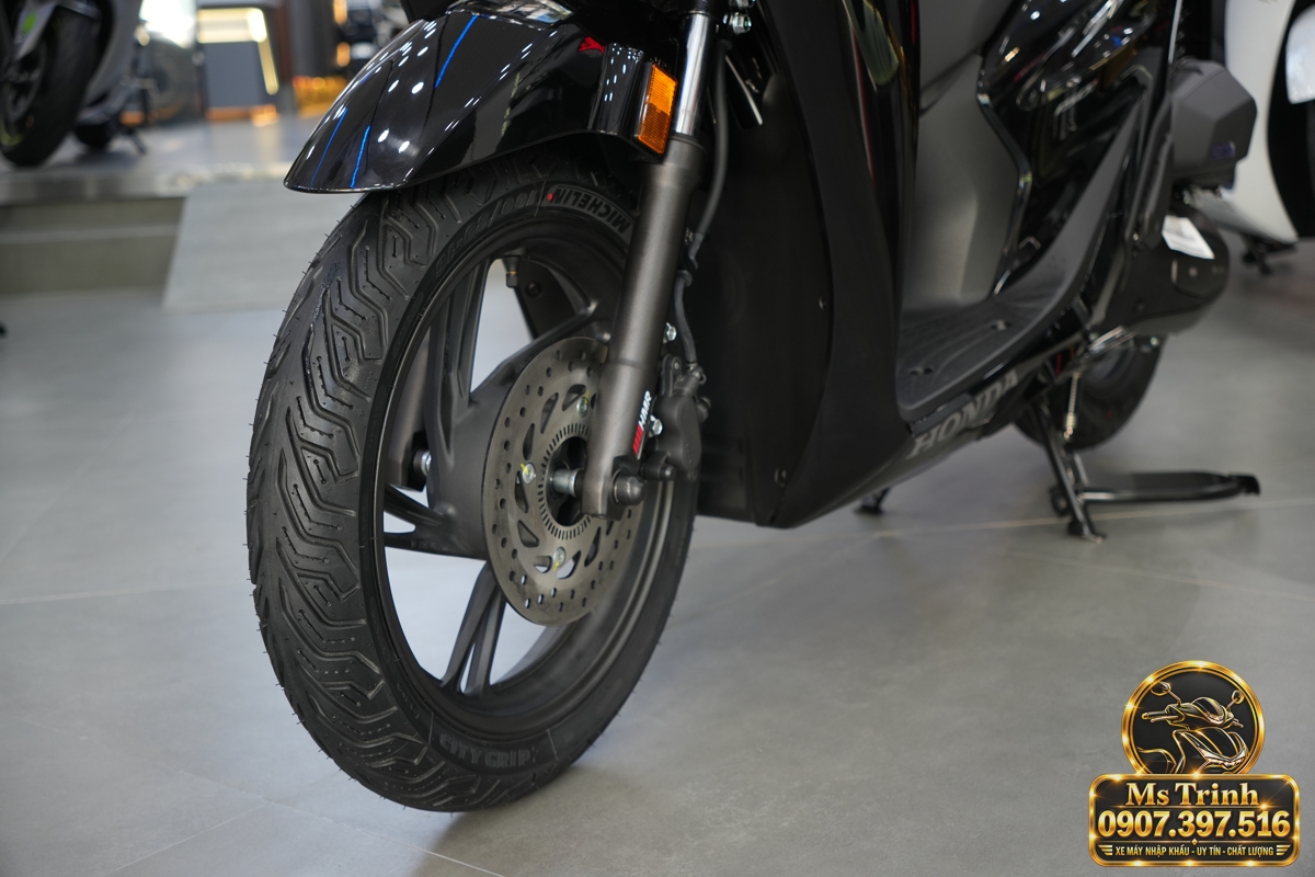 Honda SH150i Ý đen bóng 2027 tại Quảng Trị - Sơn bóng lịch sự, tiện ích cho mỗi ngày