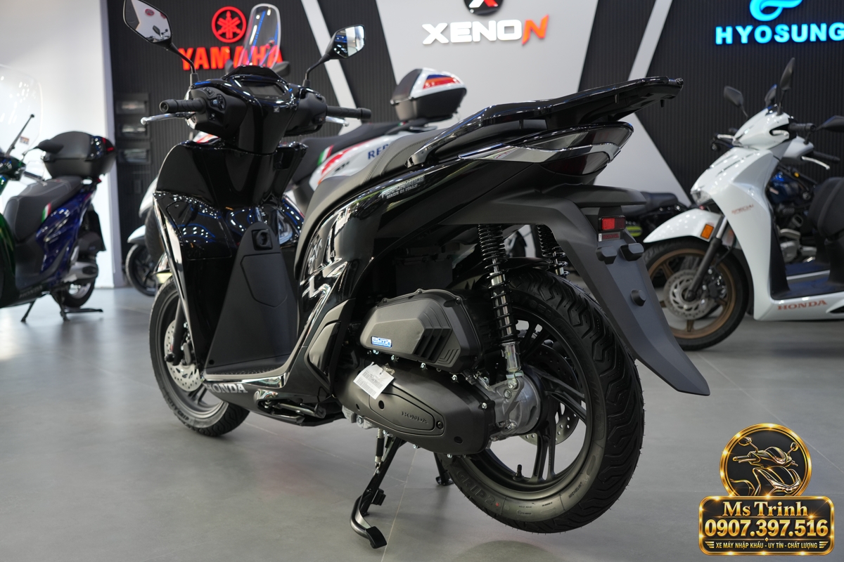 Honda SH150i Ý đen bóng 2027 tại Quảng Trị - Sơn bóng lịch sự, tiện ích cho mỗi ngày