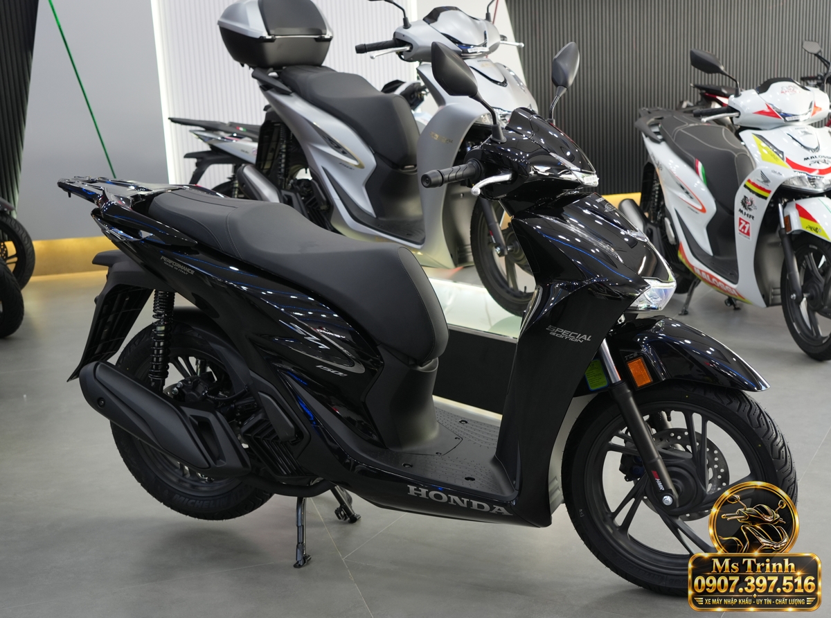 Honda SH150i Ý đen bóng 2027 tại Quảng Trị - Sơn bóng lịch sự, tiện ích cho mỗi ngày