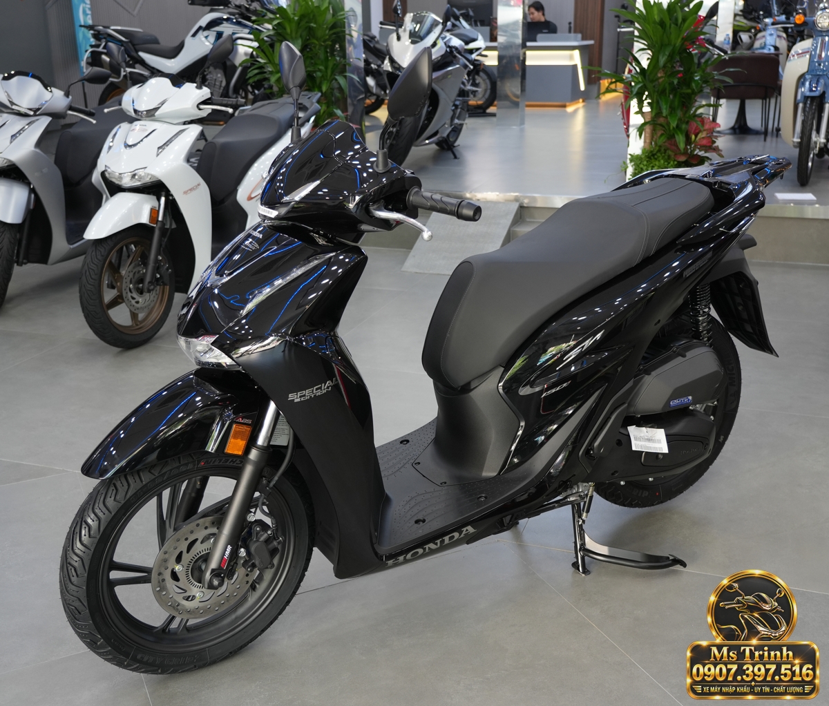 Honda SH150i Ý đen bóng 2027 tại Quảng Trị - Sơn bóng lịch sự, tiện ích cho mỗi ngày