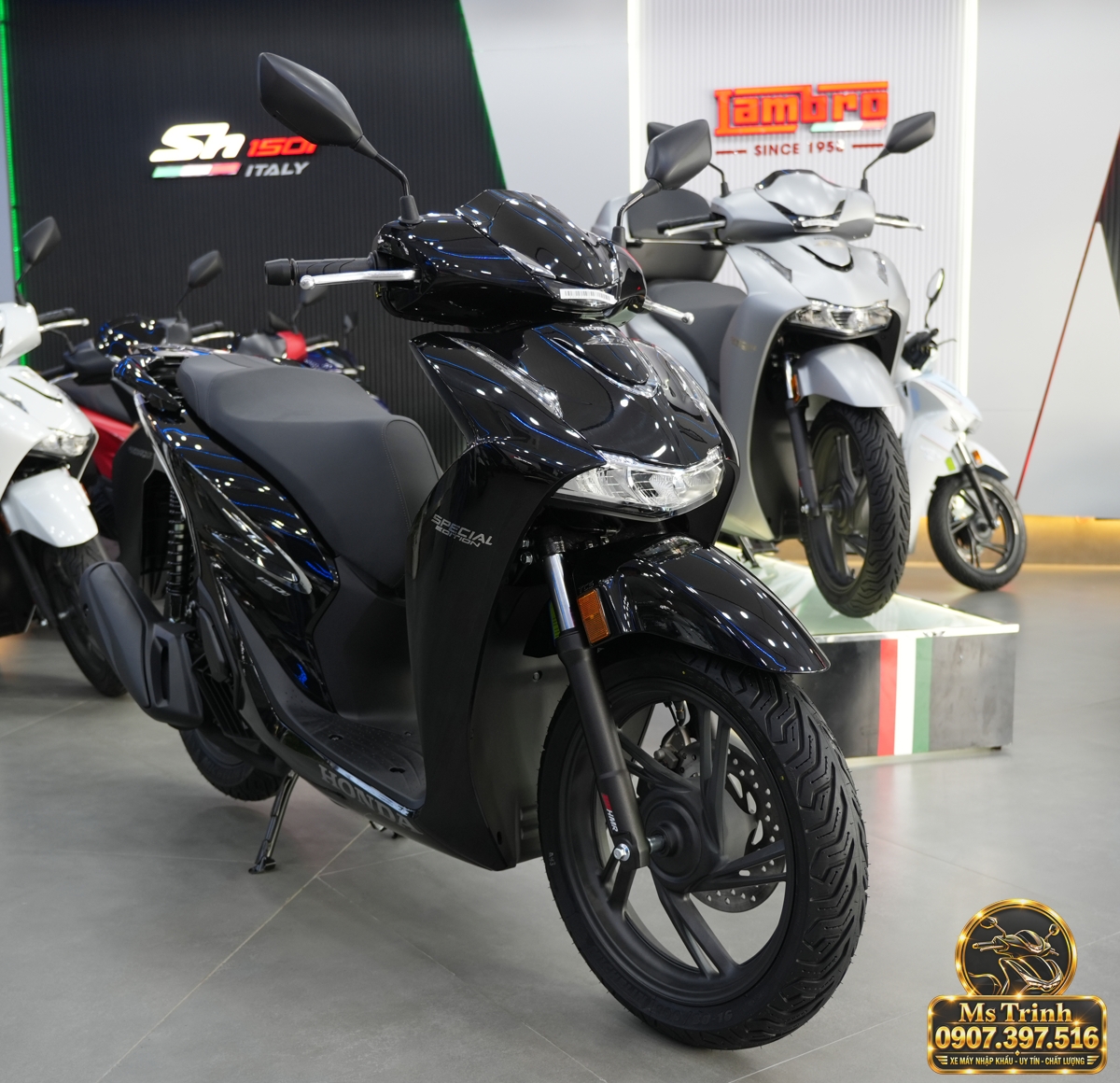 Honda SH150i Ý đen bóng 2027 tại Quảng Trị - Sơn bóng lịch sự, tiện ích cho mỗi ngày