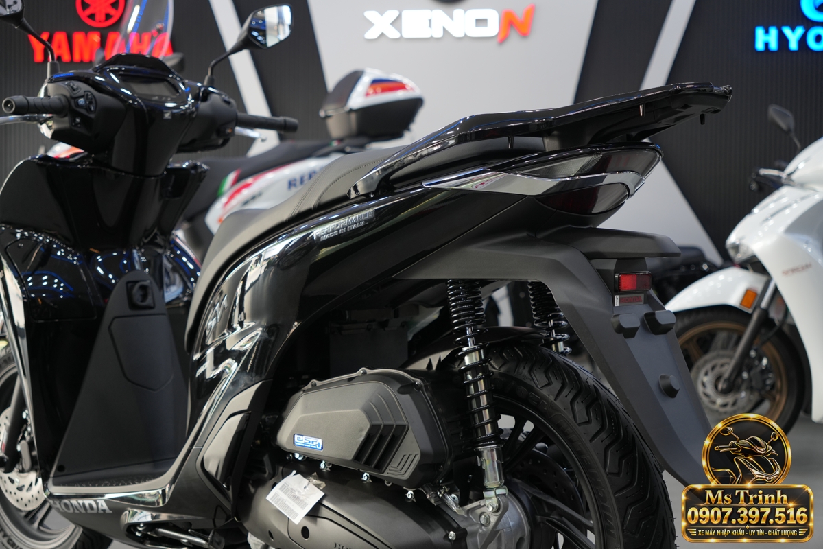 Honda SH150i Ý đen bóng 2027 tại Quảng Trị - Sơn bóng lịch sự, tiện ích cho mỗi ngày