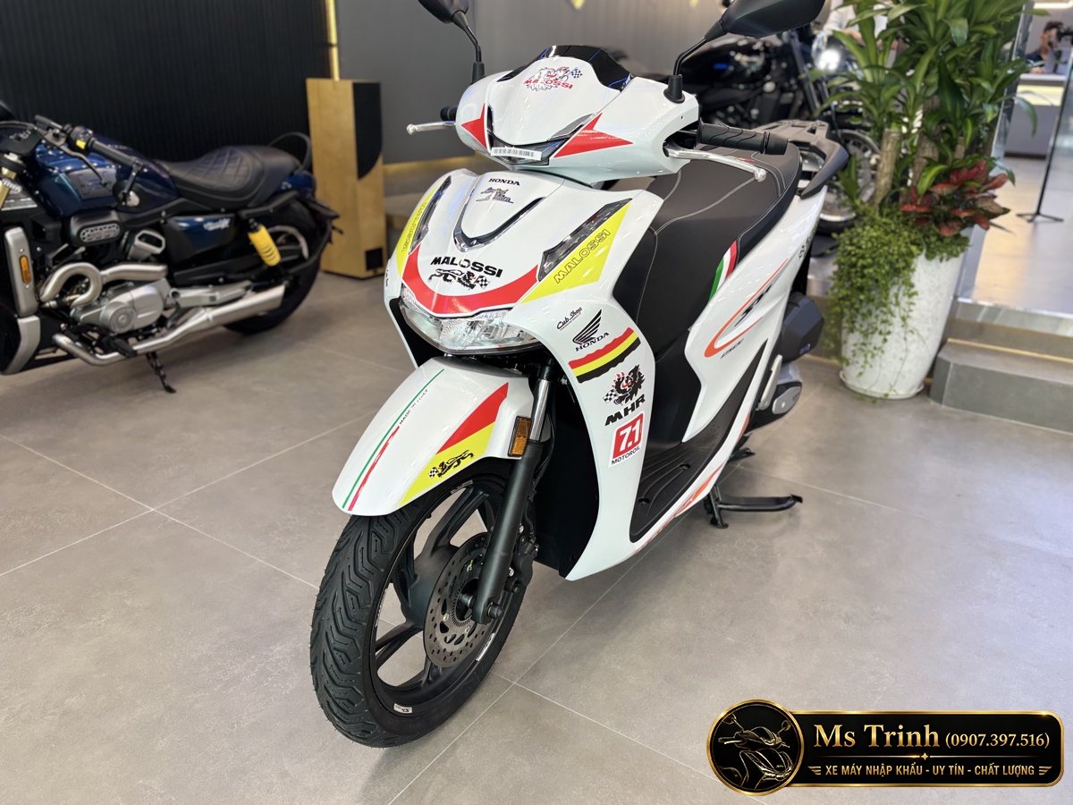 Honda SH150 Ý Malossi 2026 tại Quảng Trị - Tem custom thể thao, dáng SH thanh lịch