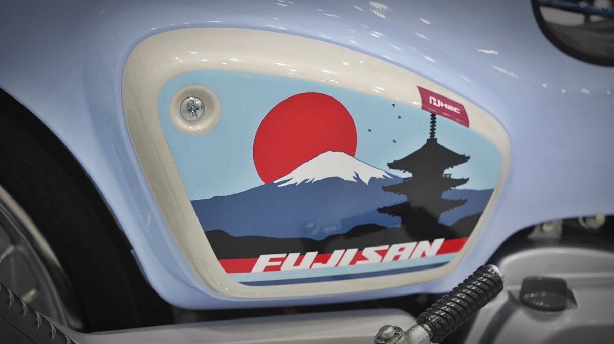 Honda Cub 110 Fujisan bản giới hạn tại Quảng Trị - Thiết kế đậm chất Nhật Bản
