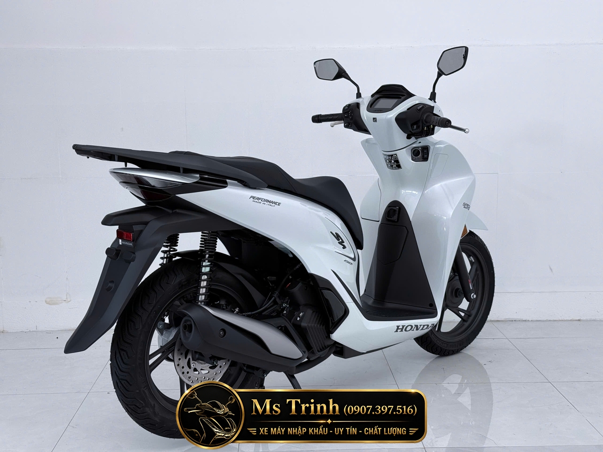 Honda SH150i Special Edition Standard nhập HMR Ý màu trắng tại Quảng Trị: Giá trị nằm trong từng chi tiết nguyên bản