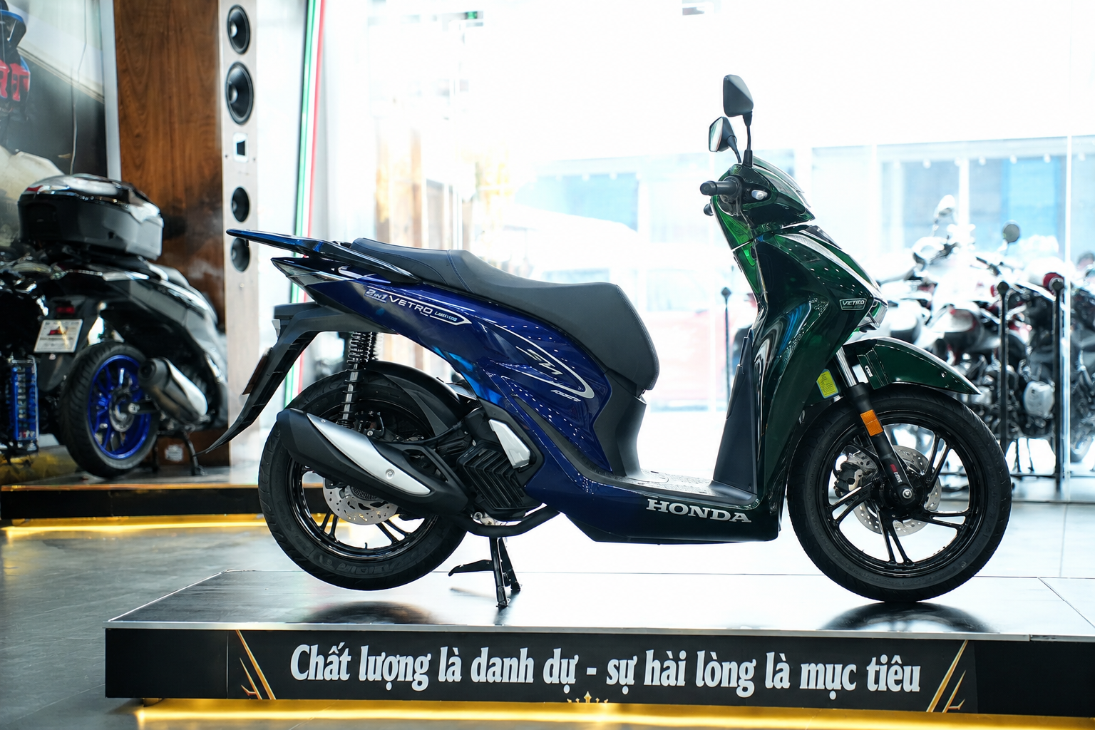 Honda SH150i Vetro Green - Sapphire tại Quảng Trị: SH Ý Limited 200 xe