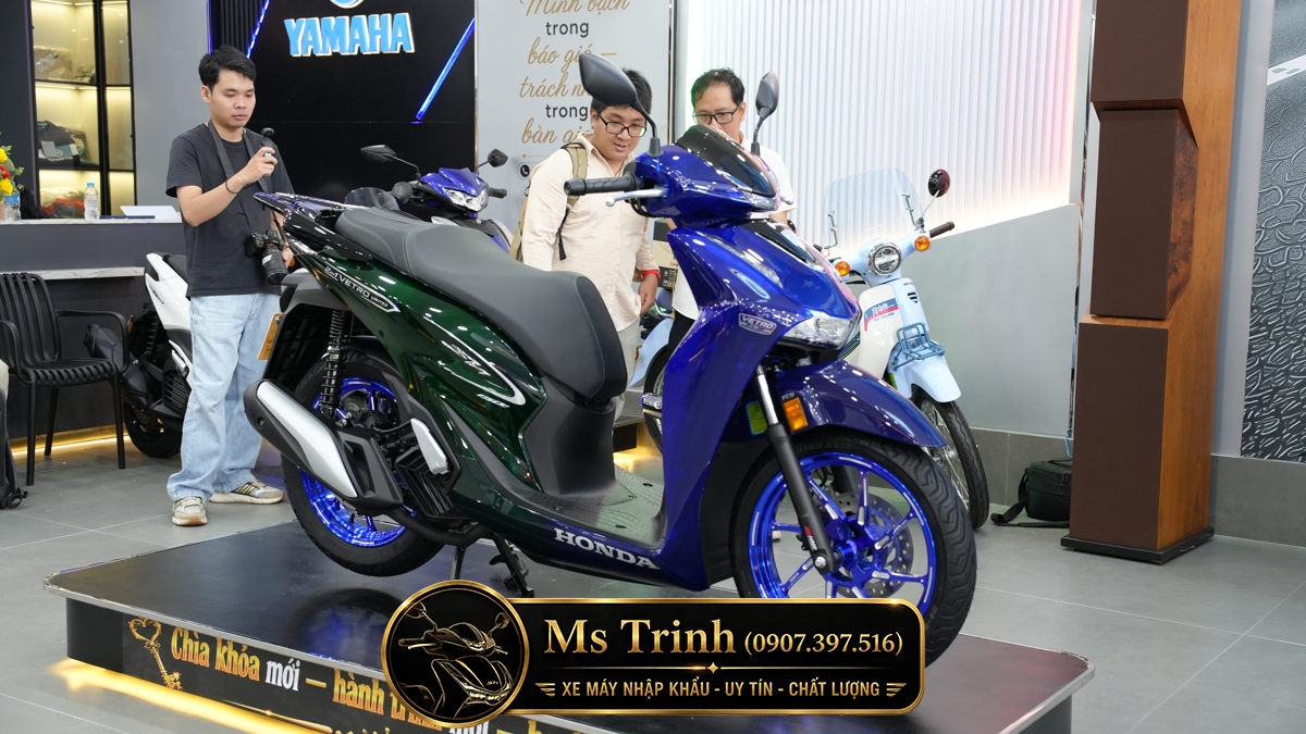 Honda SH150i Vetro Sapphire - Green tại Quảng Trị: SH Ý 2 trong 1 giới hạn 200 xe