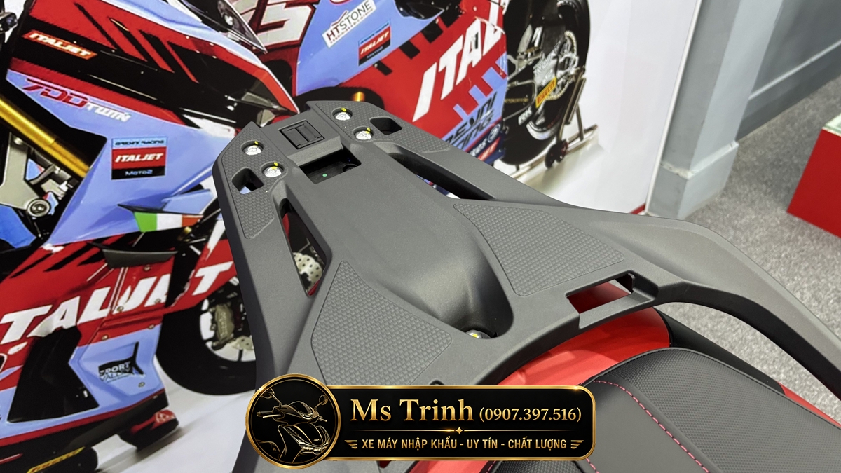 Honda SH150 Ý 2026 màu đỏ Sporty New Concept tại Quảng Trị: Giá trị khác biệt của một chiếc SH nhập khẩu