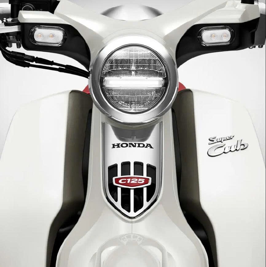 Honda Super Cub 125 Custom Edition Thái Lan 2025 màu trắng tại Quảng Trị