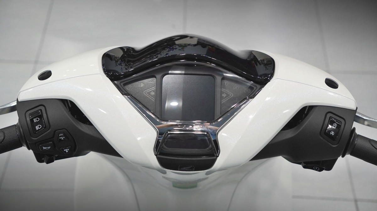 Honda SH150 trắng pha lê nhập Ý 2026 tại Quảng Trị - Sport Edition chính ngạch, chuẩn chất Ý