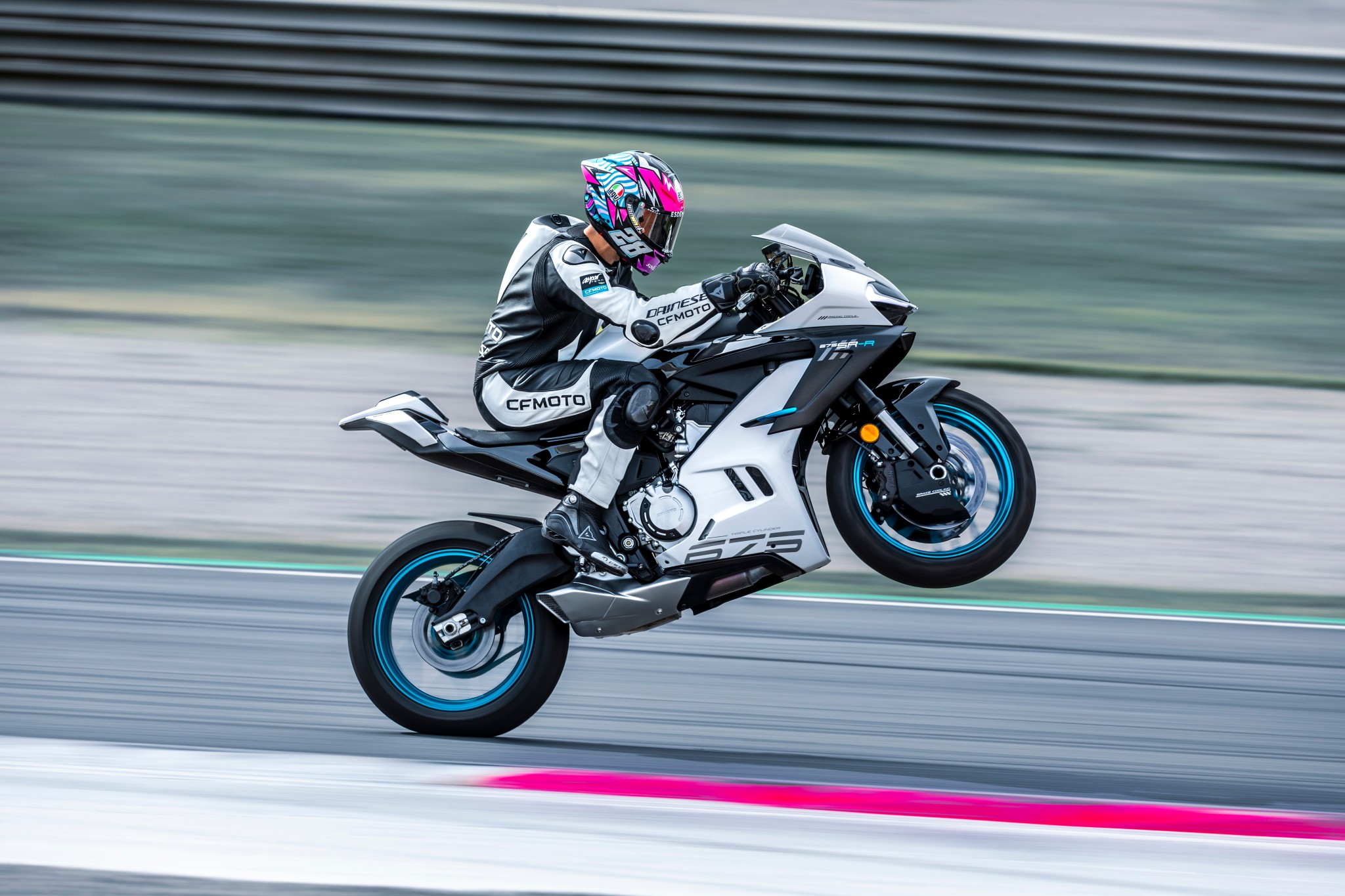 CF Moto 675SR-R 2025 3 Xi Lanh Ngang, Siêu Thể Thao, Giá Rẻ tại Quảng Trị