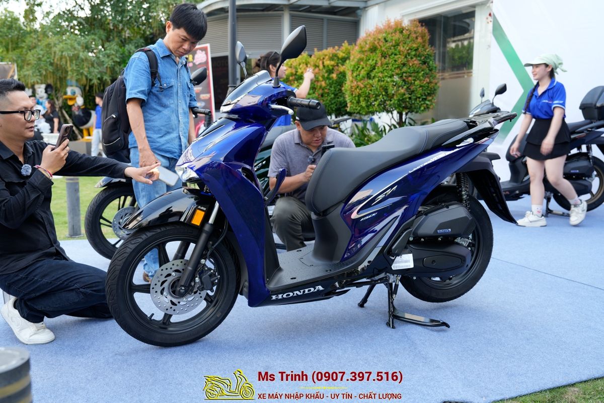 Honda SH150 Vetro Blue 2026 Limited Edition - Siêu phẩm SH Ý dàn áo xanh trong suốt cực hiếm tại Quảng Trị