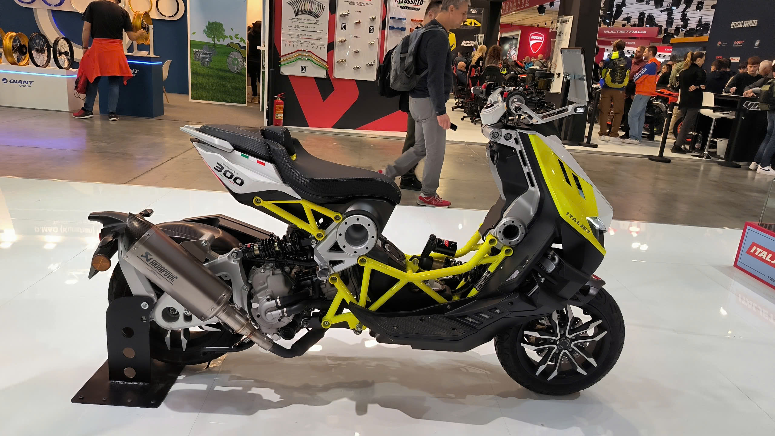 Italjet Dragster 300, Xe Tay Ga Thể Thao Thương Hiệu Từ Italy tại Quảng Trị