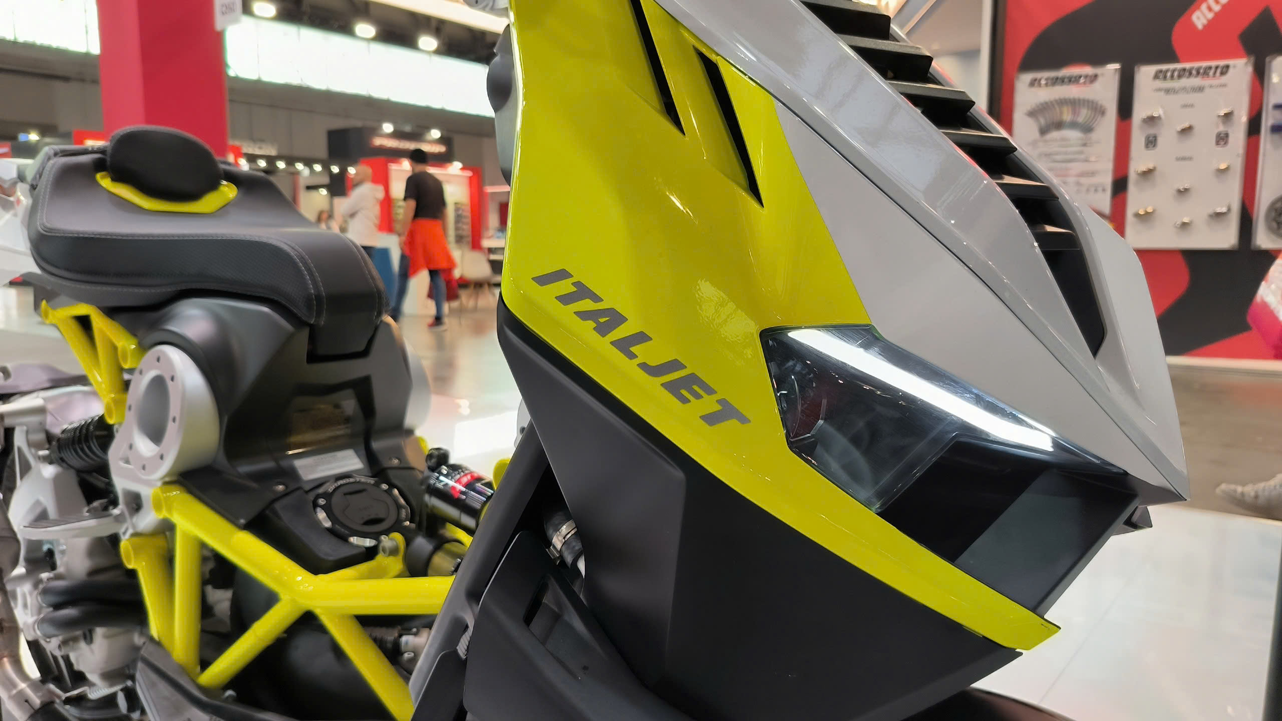 Italjet Dragster 300, Xe Tay Ga Thể Thao Thương Hiệu Từ Italy tại Quảng Trị