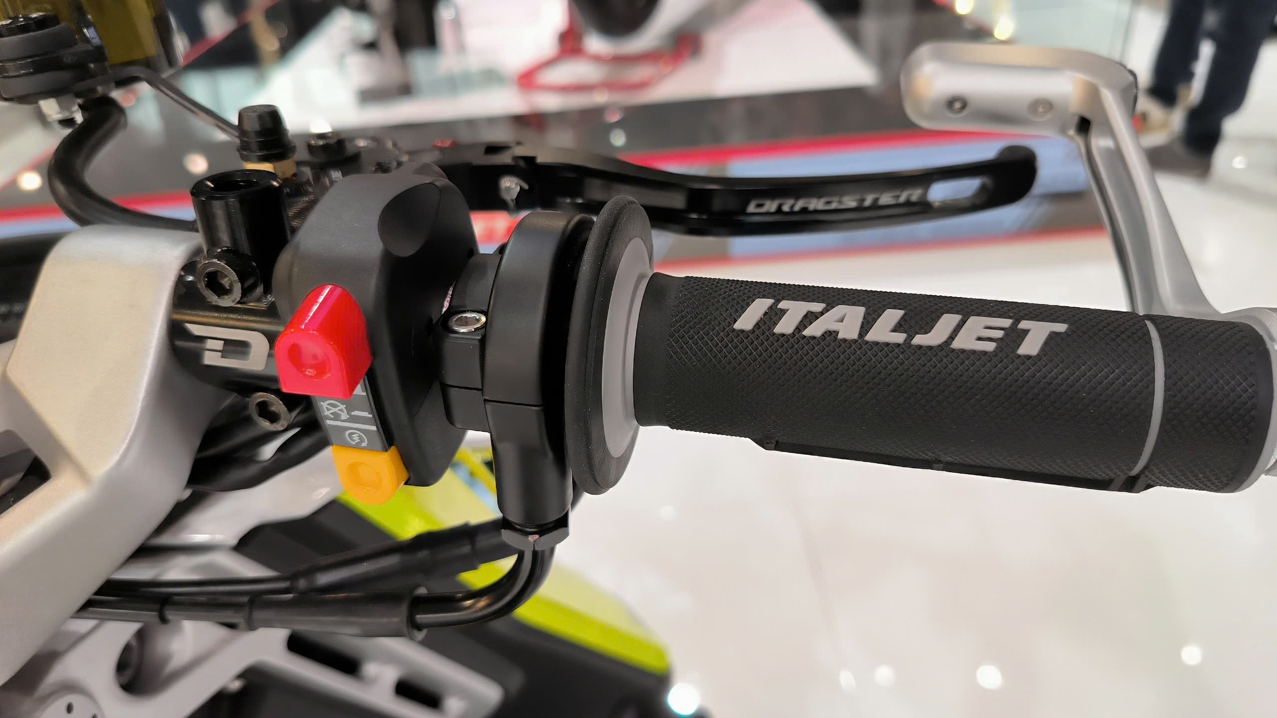 Italjet Dragster 300, Xe Tay Ga Thể Thao Thương Hiệu Từ Italy tại Quảng Trị