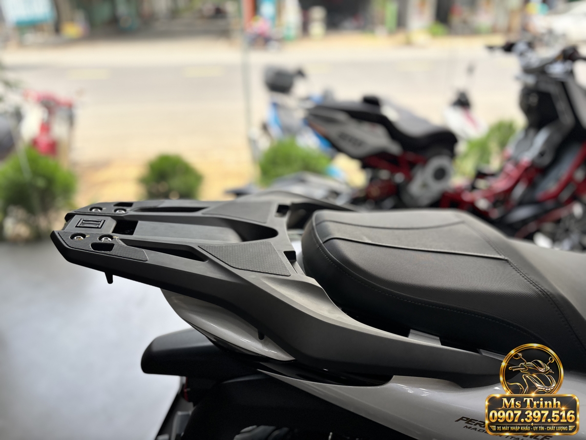 SH150i Ý màu trắng đời 2027 ảnh thực tế số 2660 SH150i Ý màu trắng đời 2027 trong bộ ảnh giới thiệu xe nhập khẩu nguyên chiếc
